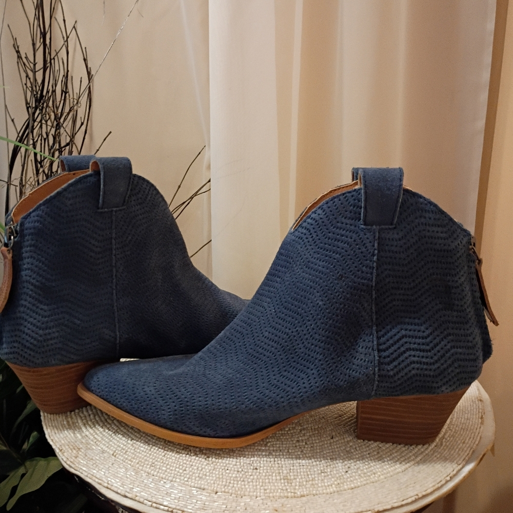 NWT.Dingo Blue Leather Ankle Bootssize 10M - Picture 2 of 6